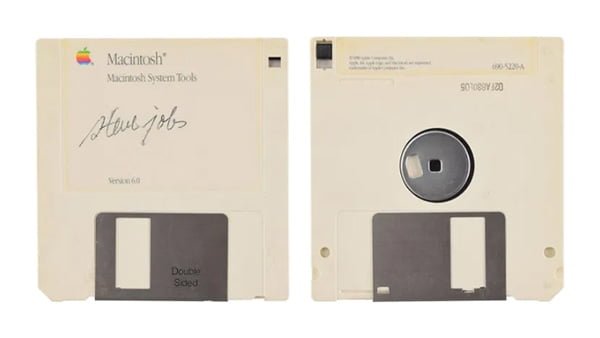 Floppy Disk signed by Steve Jobs up for auction for an astonishing $8000