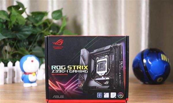 Full armor ASUS ROG STRIX Z390-I Gaming motherboard out of the box