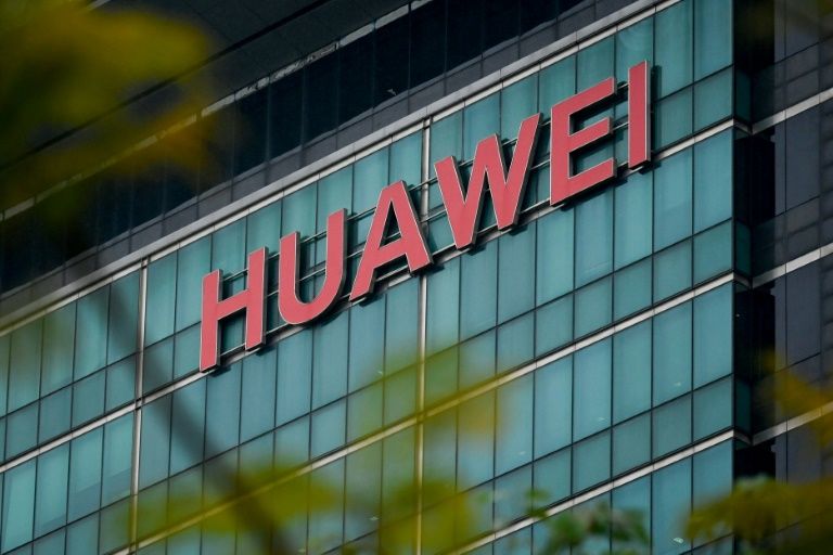 Huawei set to launch smartphone with screen occupies 100% of the front face on Oct 17
